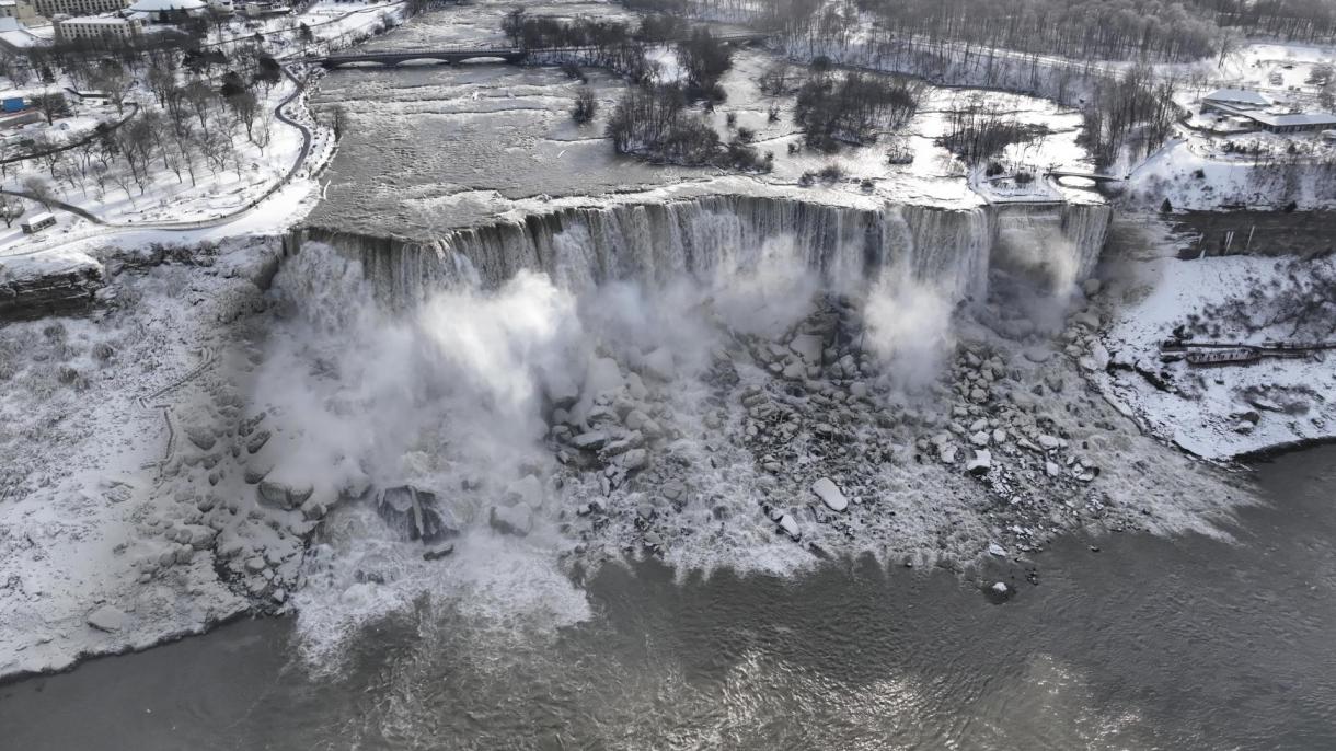 Részben lefagyott a Niagara-vízesés