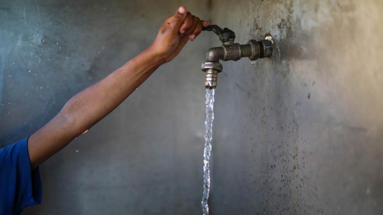 114.000 Orang di Basra Teracuni Air Minum