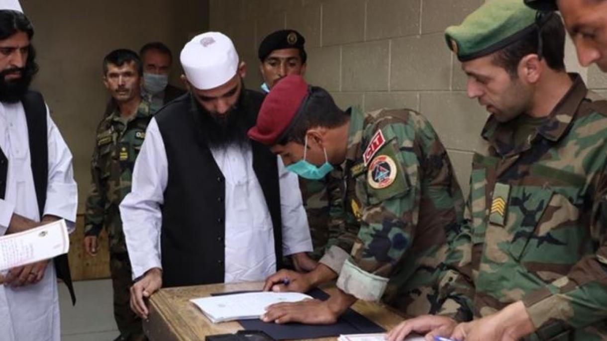 阿富汗巴格拉姆监狱又释放100名塔利班成员