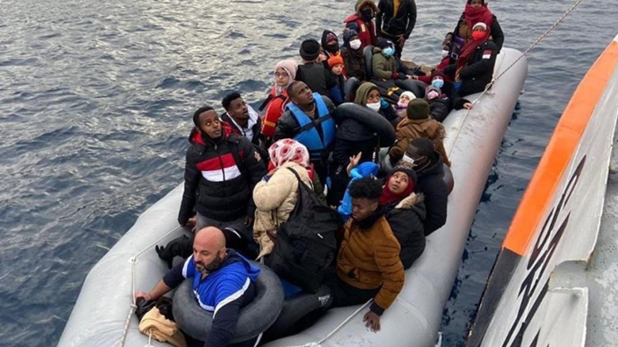 نجات 64 مهاجر رانده شده توسط نیروهای گارد ساحلی یونان در سواحل ازمیر