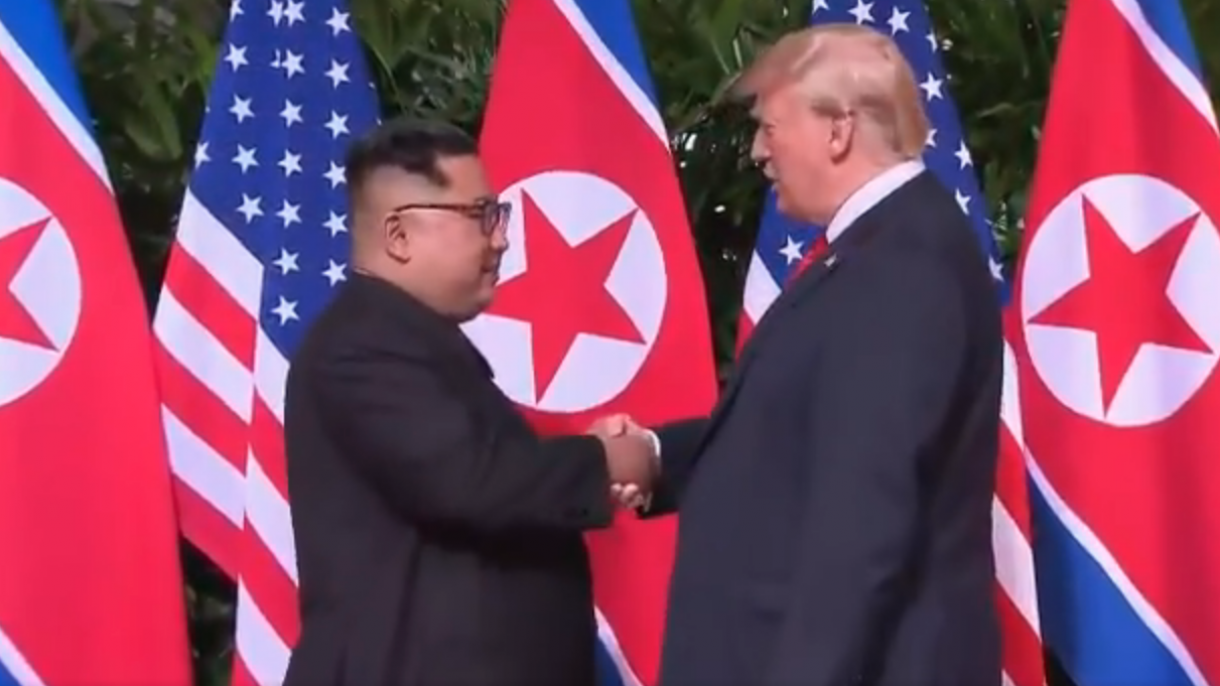 Donald Tramp vә Kim Çen In arasında tarixi zirvə görüşü keçirilib