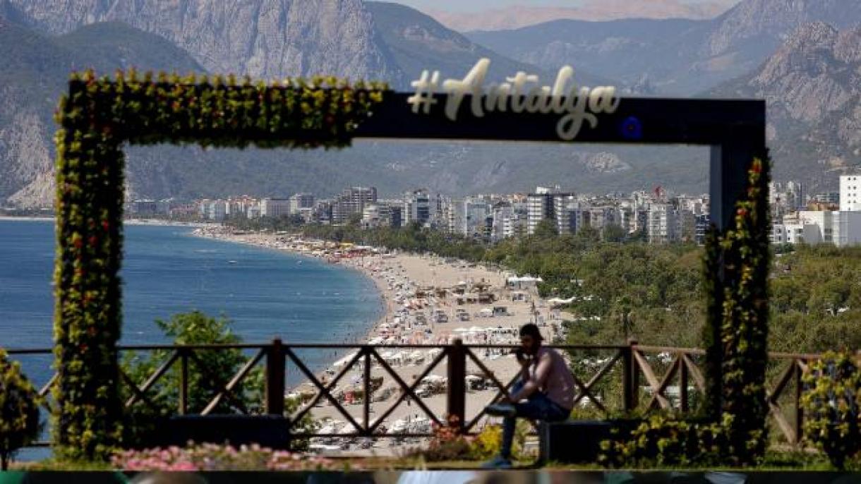 Antalya pretende receber mais de 7 milhões de turistas até o final do ano