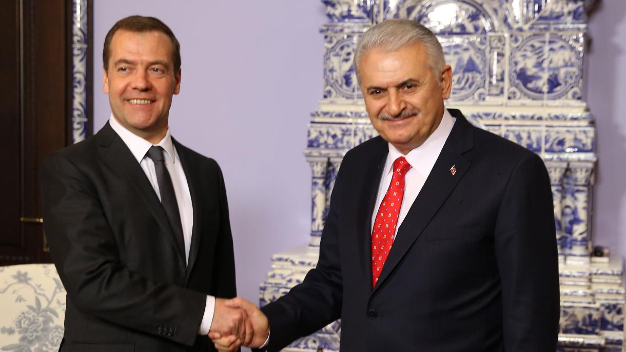 Премиерот Јилдирим му честита на Медведев за реизборот за претседател на партијата Обединета Русија