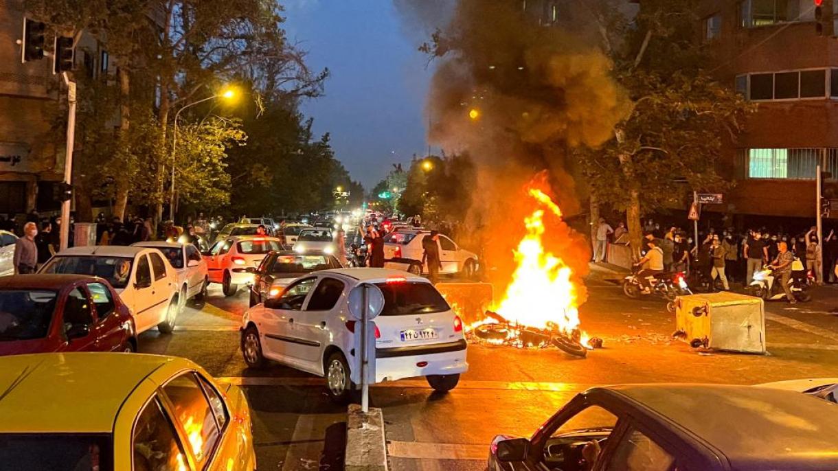 ایران میں مظاہروں کے دوران سیکیورٹی فورسز سمیت 200 سے زائد افراد اپنی جانوں سے ہاتھ دھو بیٹھے ہیں