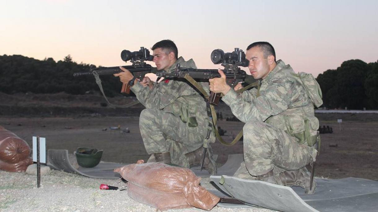 Arnavut askeri öğrenciler.jpg