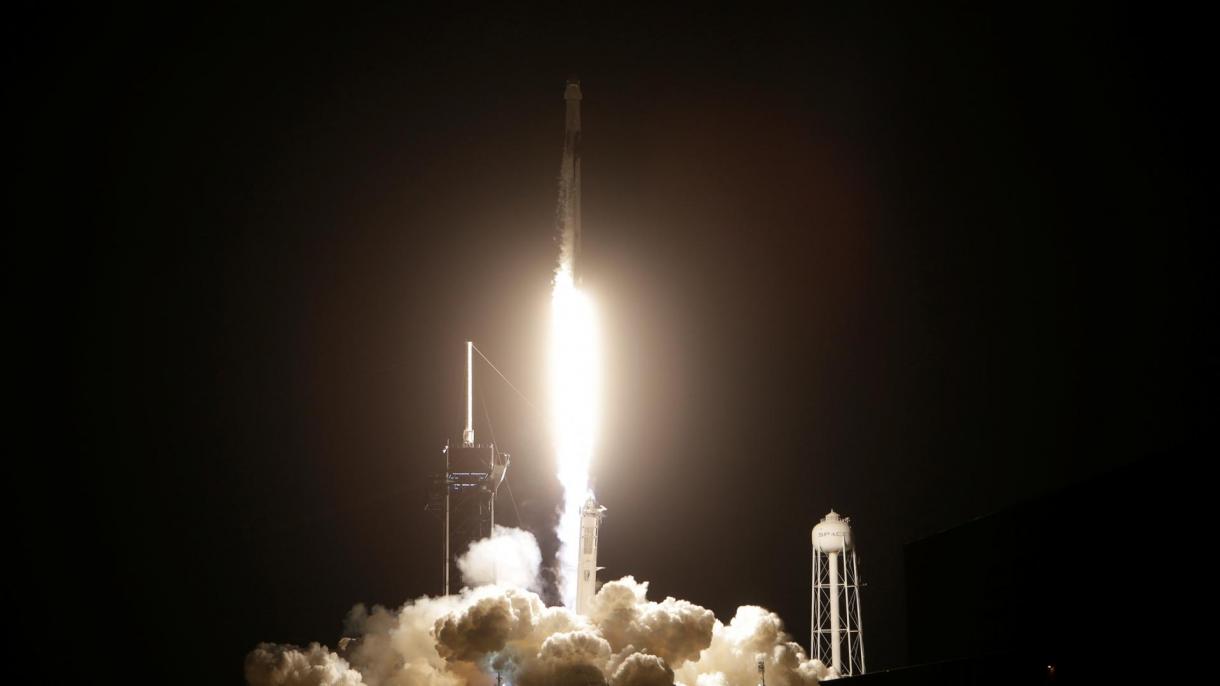 Lanzan cohete de SpaceX con cargamento para la EEI
