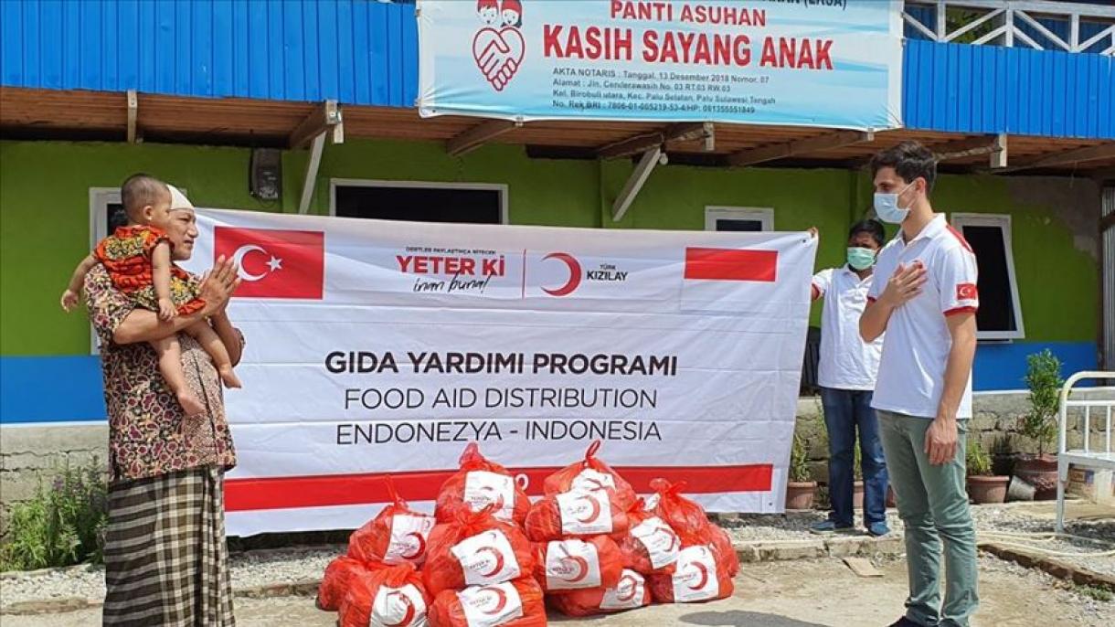 La Media Luna Roja Turca reparte ayuda alimenticia en Indonesia con motivo del mes de Ramadán