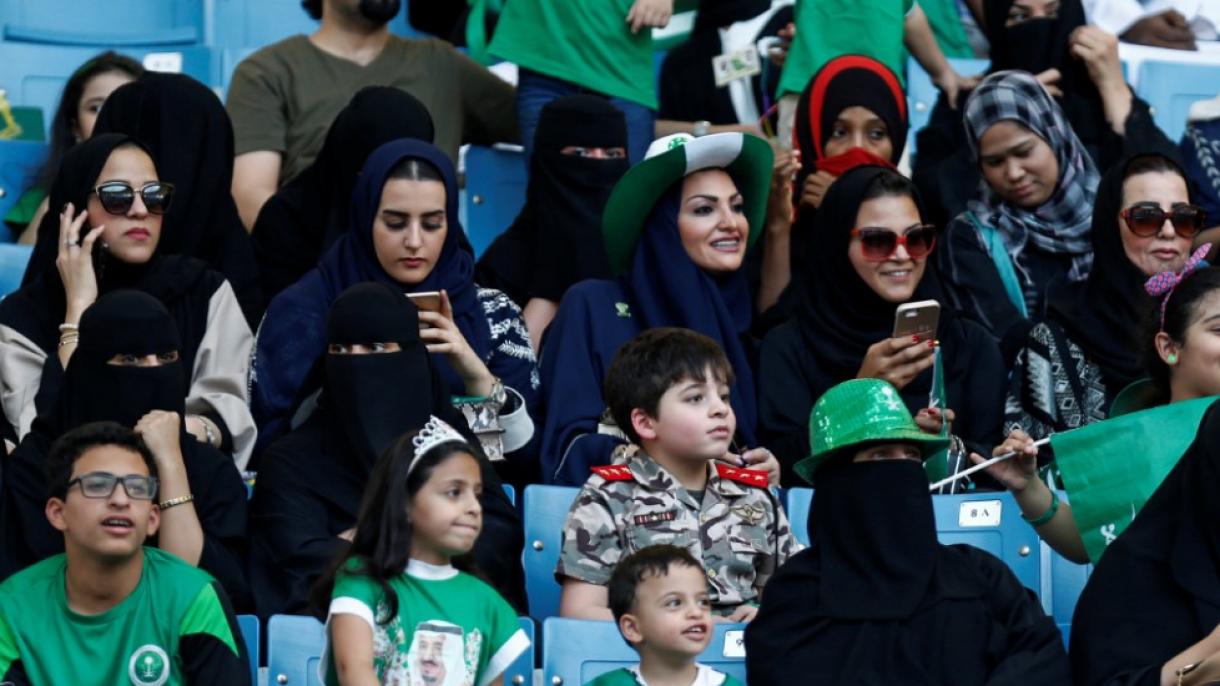 Сауд арабиялык аялдар эми стадиондорго кире алышат