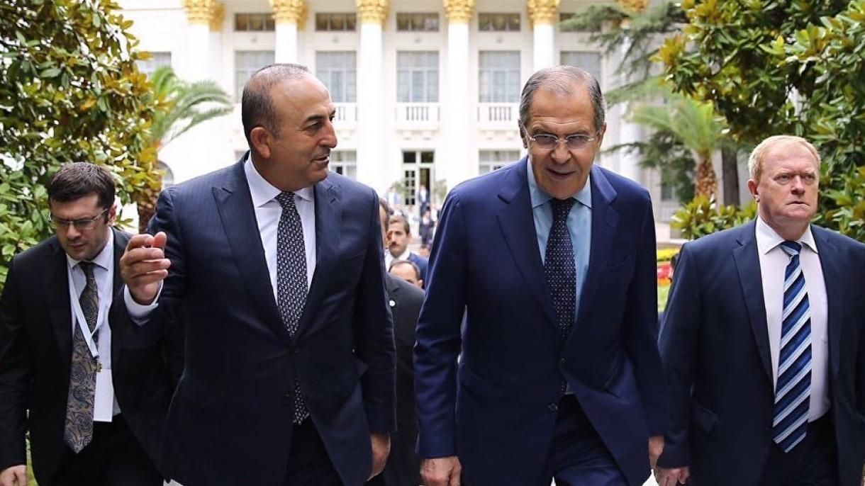 Çavusoglu falou por telefone com Lavrov sobre o congresso da Síria em Sochi