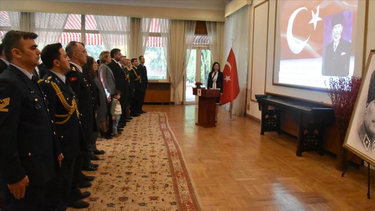 Türkiýäniň esaslandyryjysy Atatürk dünýäniň çar tarapynda hatyralandy