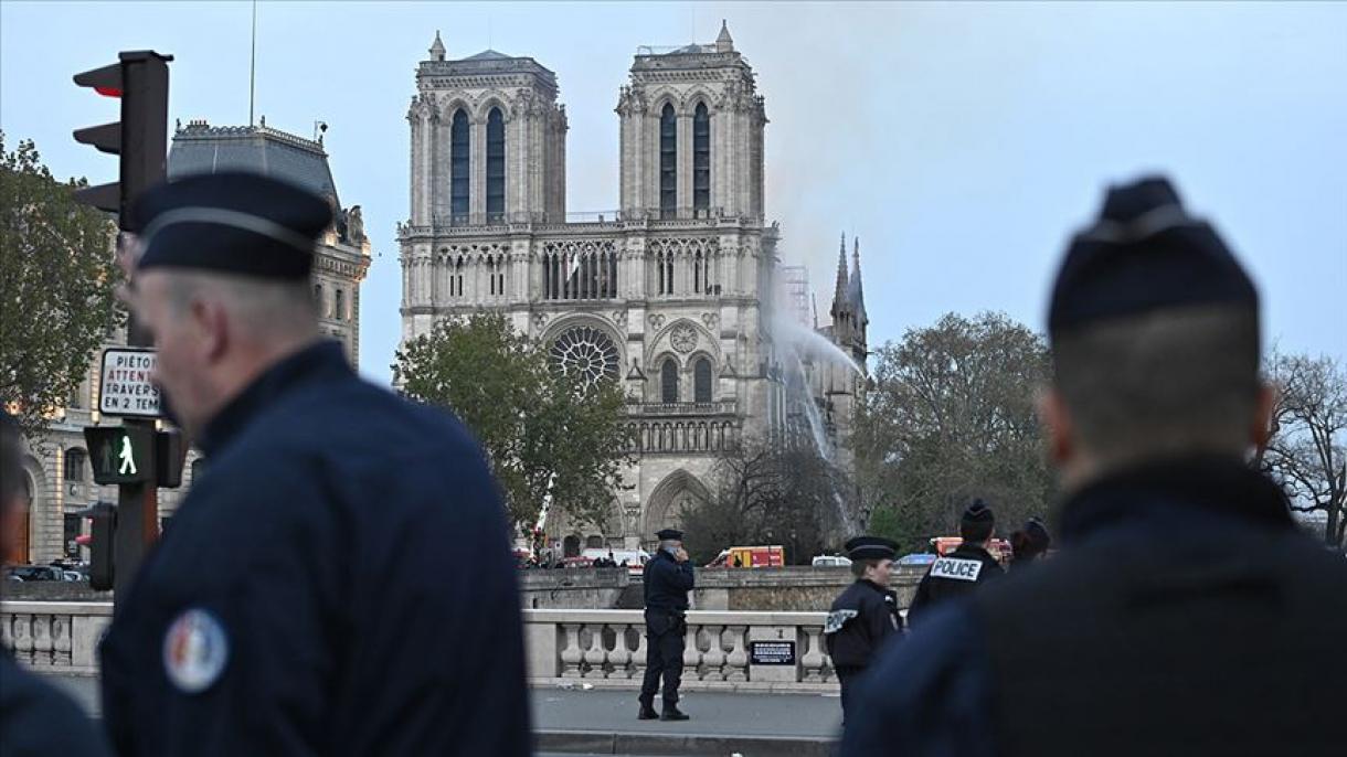 Incendio a Notre Dame: messaggi di vicinanza a Parigi dai leader mondiali
