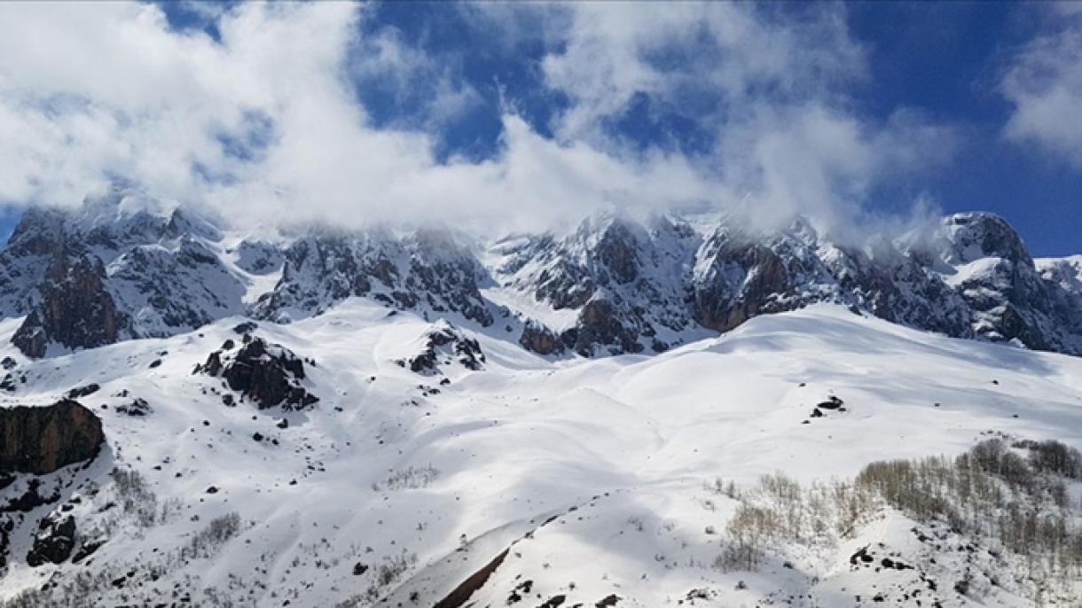 Francia, precipita un’elicottero civile sulle alture del monte Charvet, 2 vittime