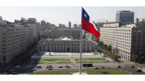 Francia declara que Chile es un ejemplo de democracia y éxito económico