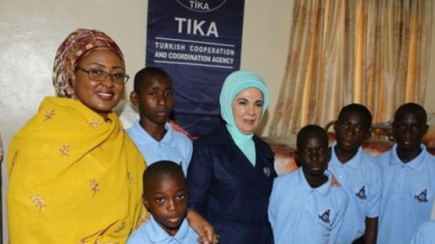 总统夫人为尼日利亚孤儿院主持启用仪式