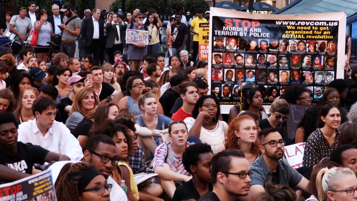تظاهرات در شیکاگو علیه قتل یک جوان سیاه پوست دیگر توسط پلیس آمریکا