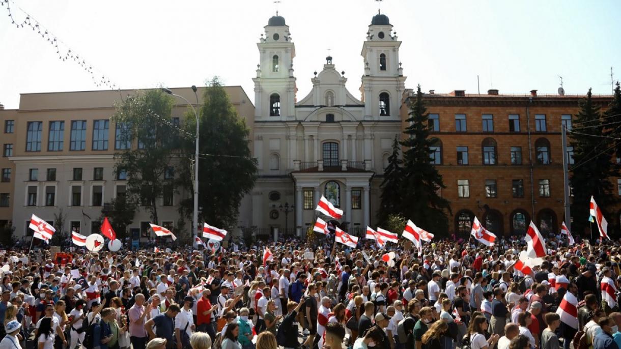 Na protestima u Bjelorusiji privedeno više od 180 osoba