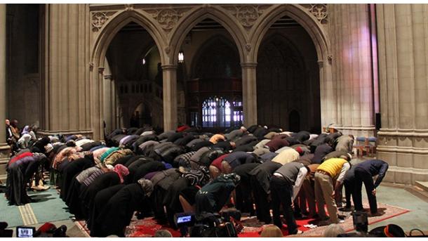华盛顿国家大教堂内首次举行伊斯兰周五礼拜