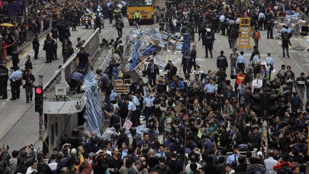 香港示威者无意离开街头