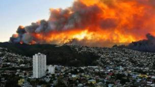 智利港口城市瓦尔帕莱索发生火灾