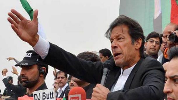 جمہوریت کی بقا و استحکام کے لئے قبل ازوقت انتخابات کرانے کی ضرورت ہے : عمران خان