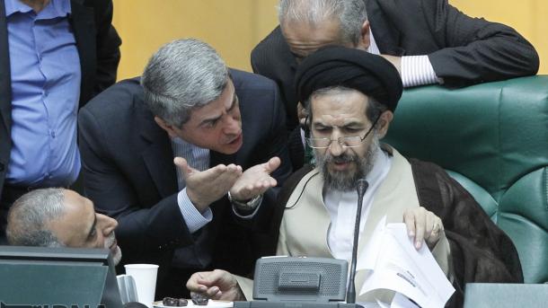 مجلس ایران رأی به استیضاح وزیر اقتصاد روحانی داد!