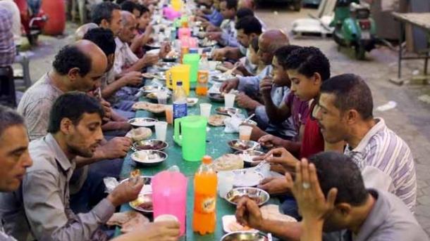 دنیا کا طویل ترین افطاری  دستر خوان