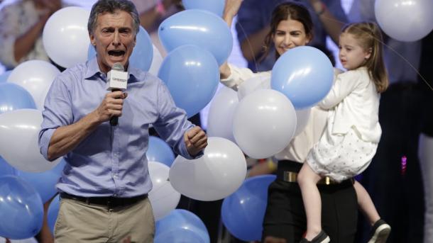 阿根廷新总统对巴西进行上任以来首次国事访问