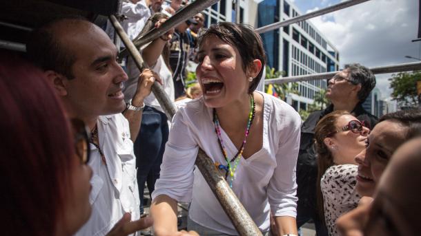 委内瑞拉首都加拉加斯举行反政府示威