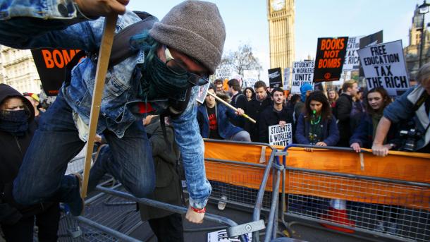 伦敦学生举行抗议