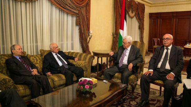 阿巴斯在开罗会晤阿盟领导人