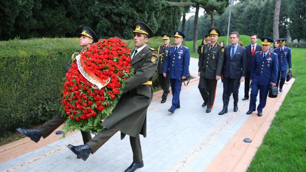 Hava qüvvələri Komandiri General Akın Öztürk Bakıda görüşlər keçirir