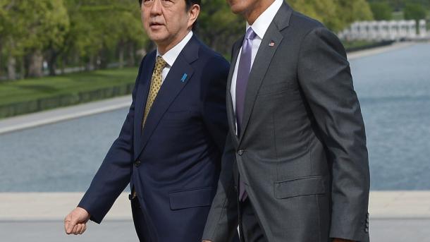 日本首相安倍晋三对美国进行正式访问