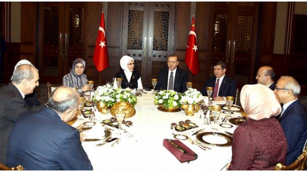 Erdoğan elnök vendégül látta a Miniszterek Tanácsát