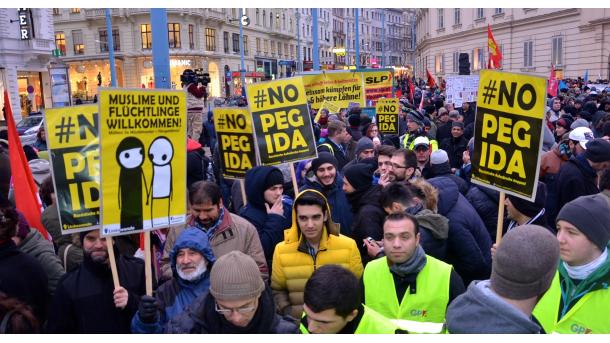 奥地利民众举行游行活动抗议PEGIDA集会