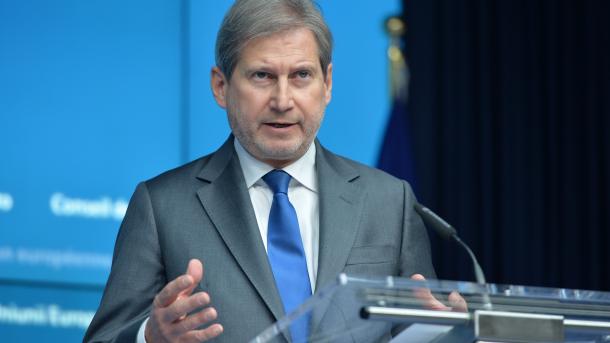 Hahn: BE-ja e shqetësuar për situatën dramatike në Maqedoni