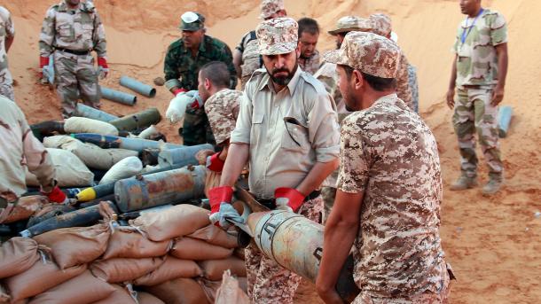 Misrata şәhәrinә bomba yağdırılıb