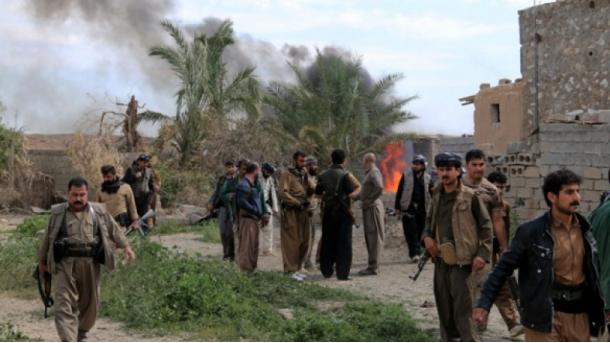 库尔德士兵与什叶派民兵发生冲突