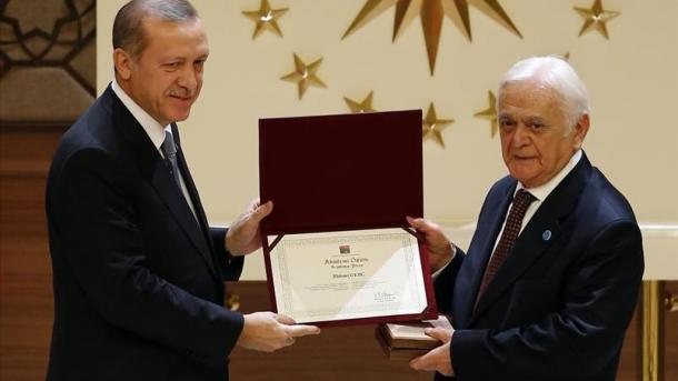 Presidente turco entrega prêmios para 3 cientistas