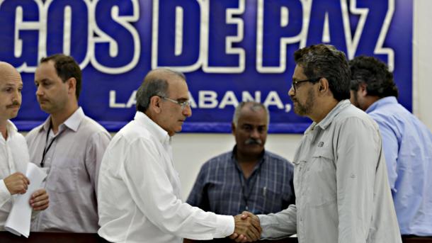 Las FARC urgen a Colombia a alcanzar pronto un acuerdo sobre paramilitarismo
