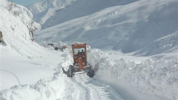 Európa-szerte problémát okoz a havazás