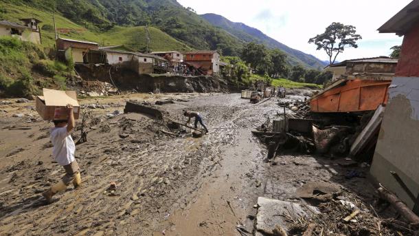 南美国家强降雨引发泥石流和洪灾