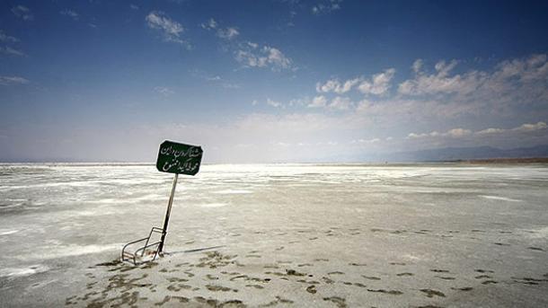 «تراز سطح آب»، «وسعت» و «حجم آب موجود» در دریاچه ارومیه کاهش یافته است