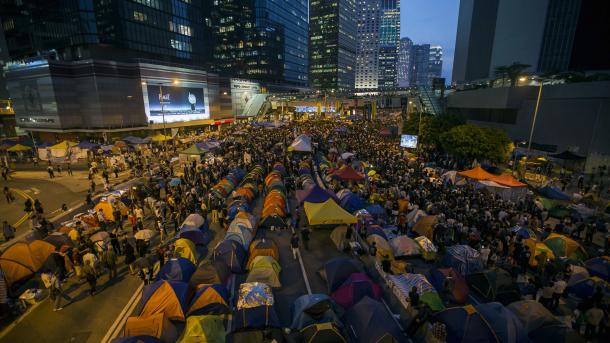 香港法院对"拒绝回家者"发出拘留令