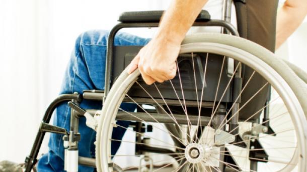 Diagnostifikimi i gabuar e lë në karrige me rrota për 43 vjet