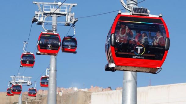 La Paz estrena la red urbana de teleférico más alta del mundo