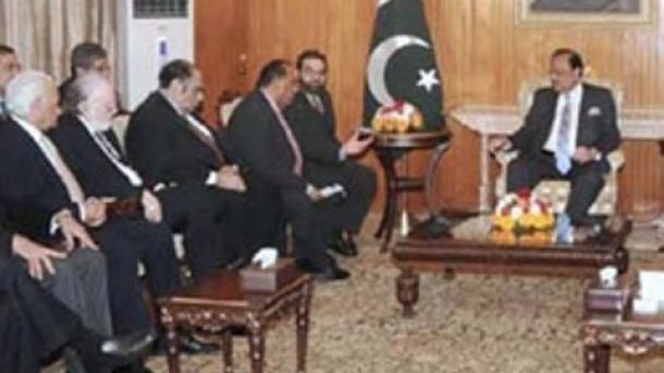 تاجروں کو پاکستان کی ترقی کے لیے آگے برھنا چاہیے: صدر ممنون حسین