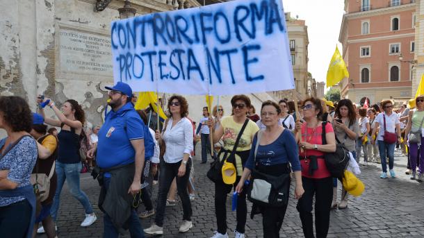意大利政府教改方案引发大规模示威