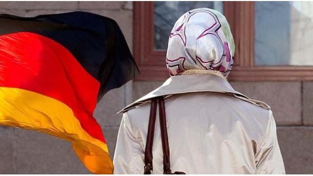د جرمني سترې محکمې د حجاب اړوند تاریخي پریکړه وکړه