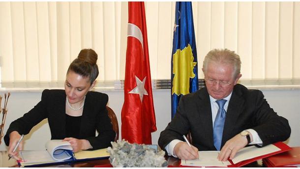 Турција и Косово потпишаа договор за реадмисија