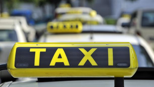 Sztrájkkal és tüntetéssel tiltakoznak a taxisok több spanyol városban az Uber ellen